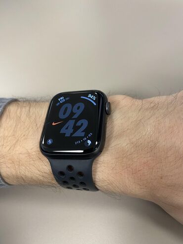 apple watch 9 цена бишкек: Продаю Apple Watch SE 40mm nike edition с чеком Акб на день хватает