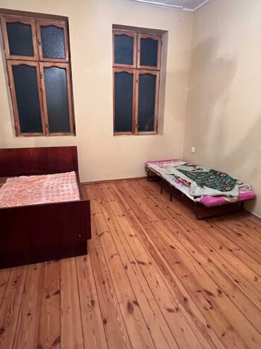 Uzunmüddətli kirayə mənzillər: Kirayə verilən mebel ilə təchiz olunmuş mənzil - Plan: geniş zal və 2 — 4