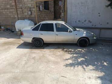 devo neksiya: Daewoo Nexia: 1.5 l | 2006 il Sedan