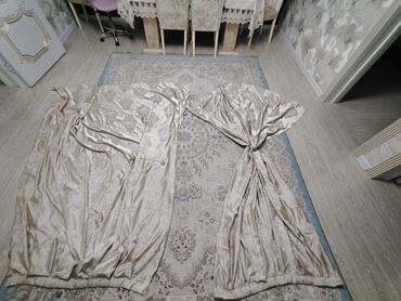 Jalüzlər: Yeni, Pərdə, Ünvandan götürmə