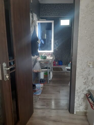 Uzunmüddətli kirayə mənzillər: Ev satlir Bayil Dünya Market yani 1 Otaq Yola 20 deq yaxin 50000azn — 2