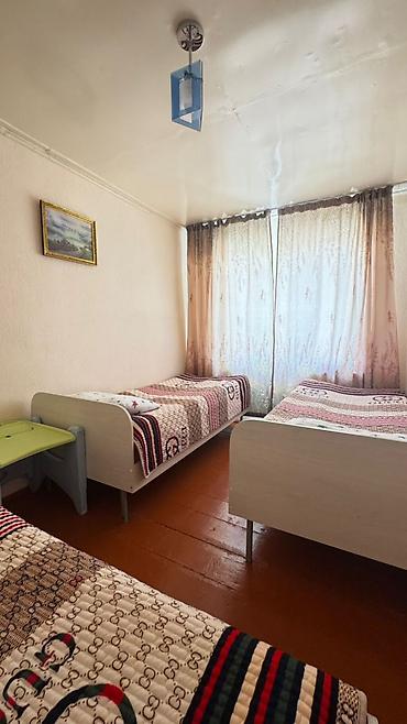 Продажа коттеджей и домов: 🏡✨ Продаётся уютный дом на берегу прекрасного Иссык-Куль ✨🏔️ 📍 Район — 12