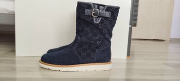 Μπότες Gucci. Αριστη κατάσταση. Suede σε navy. Μέγεθος 39. Γράψτε μου