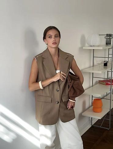 Классические жилеты: Костюмная безрукавка Размер L/XL Женская одежда от производителя — 2