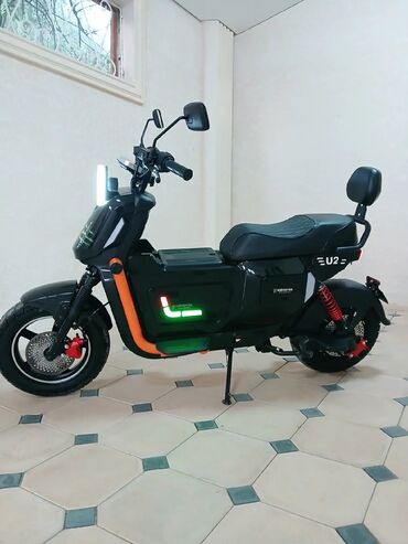 электронная мото: Продаю Электроскутер GT U2 Pro 60v/30ah 1500w представляет собой