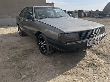 авто ижара: Audi 100: 1985 г., 2.2 л, Кол менен иштөөчү, Бензин, Седан — 1