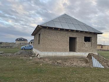 act building: Продаётся дом-«коробка» из самана на участке. Характеристики: - — 1
