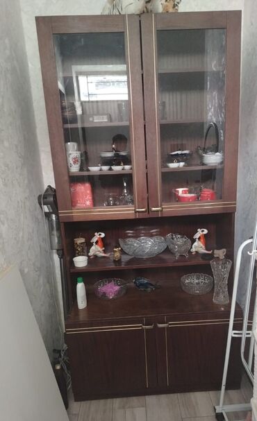 servan: Açılan, 4 qapılı Düz dolab, Servant