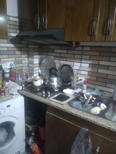 Köhnə tikili: Neftçilər metrosuna 5 dəqiqəlik məsafədə ev satılır(2 ev)1 otaq 3-ə -da lalafo.az — 7 Köhnə tikili: Neftçilər metrosuna 5 dəqiqəlik məsafədə ev satılır(2 ev)1 otaq 3-ə — 7