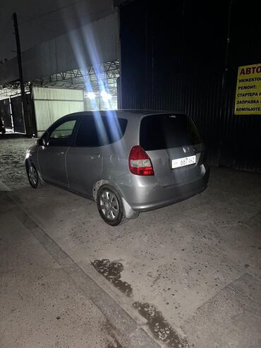 фит автомобиль: Honda Fit: 2002 г., 1.3 л, Вариатор, Бензин, Хетчбек