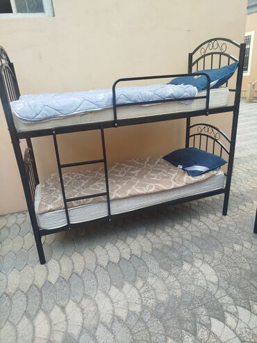 tek neferlik: Oğlan və qız üçün, Çarpayı, Matras ilə, Siyirməsiz, Dəmir