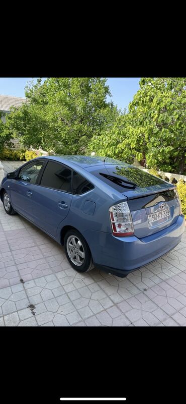 nissan sunny 2008: Toyota Prius: 1.5 l | 2008 il Hetçbek