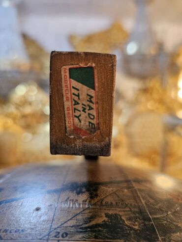 Ostali stilski dekor: Dekorativni globus sa postoljem od drveta, idealan za uređenje na lalafo.rs — 17 Ostali stilski dekor: Dekorativni globus sa postoljem od drveta, idealan za uređenje — 17