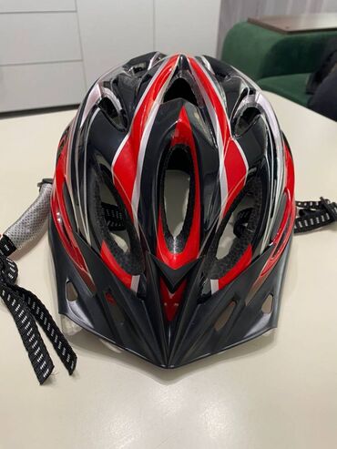 велосипед срочно продаю: Продаю шлем для велосипеда 
Новый!
1600 сом