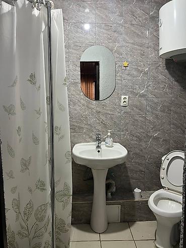 Посуточная аренда квартир: 1 комната, Душевая кабина, Постельное белье, Парковка — 16