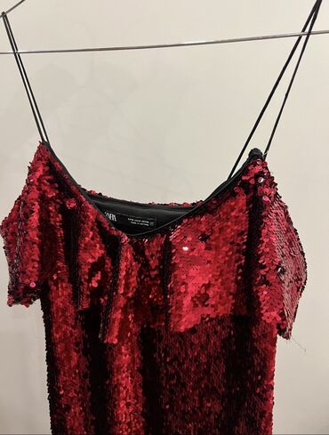продаю бу вещи: Красное платье Zara с блестящими пайетками. Идеально подходит для