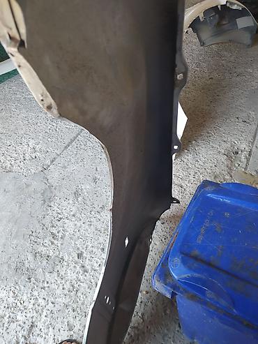 kırlo: Məhsul: Avtomobil üçün ön sağ qanad (metal), gümüş rəng Təsvir: - — 2