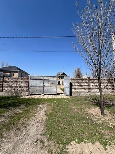 Продажа коттеджей и домов: Продаётся дом в центре села Кунтуу. Общая площадь 65м2. Участок 18 — 5