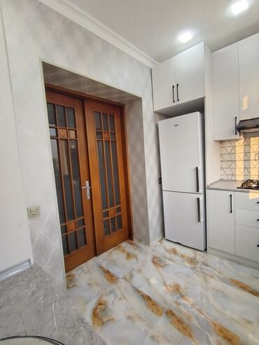 qebele kiraye evler ayliq: 8 mkr 5/5mərtəbə, daş bina 3 otaq yeni təmirdən çıxmış yaşayış