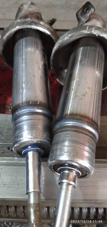 Амортизаторы, пневмобаллоны: Комплект амортизаторов Toyota — 8