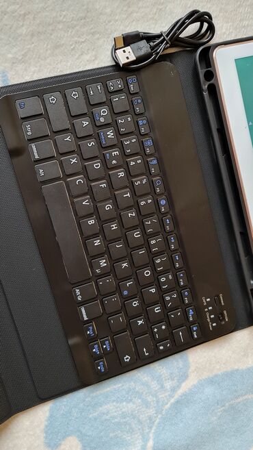 Tableti: Tanlet sa 2 sim karticebi blutut tastaturo I maskom kao nov nema mane — 6