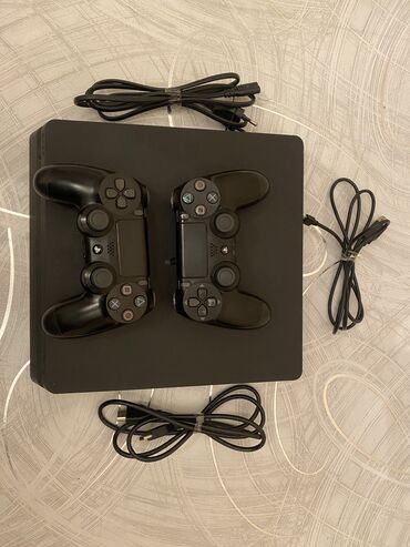 ps5 controller qiymeti: Ps 4 Slim 1 TB. 2 orijinal pult. 8 oyun var yaddaşında. Problemi