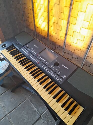 midi klaviş: Korg pa600 təcili satılır