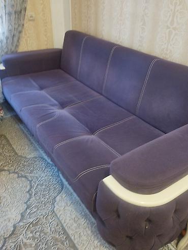 mor rəng: Bənövşəyi rəngdə, geniş oturacaqlı divan. - Yumşaq məxməri/parça — 1