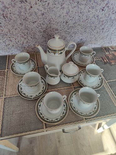 керамические посуды: Продаю чайный сервиз на шесть персон 15 приборов