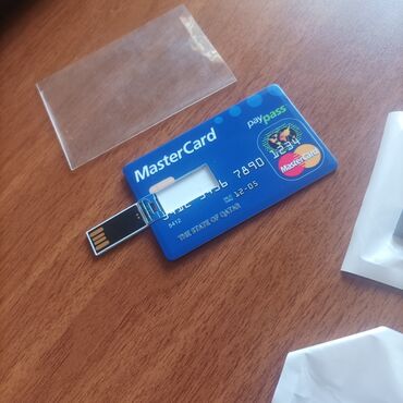 Digər kompüter aksesuarları: Kart formalı flash kart 64 GB