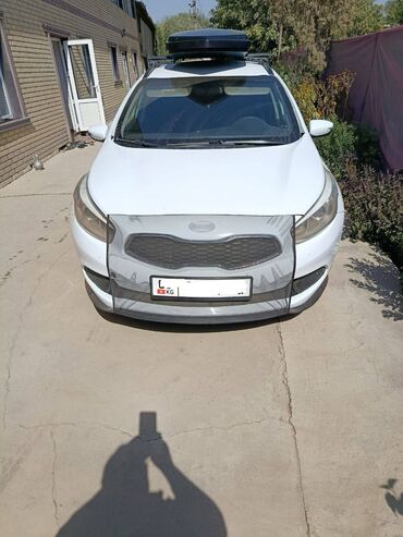 кридитке машина алам: Kia Ceed: 2014 г., 1.4 л, Механика, Бензин, Универсал