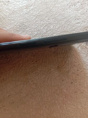 note 8 samsung qiymeti: Xiaomi Redmi 11 smartfonu, arxa tərəfində "Redmi" loqosu və 108 MP