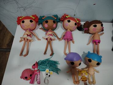 Oyuncaqlar: Lalaloopsy kuklalarının kolleksiyası. Bu dəstdə müxtəlif rəng və