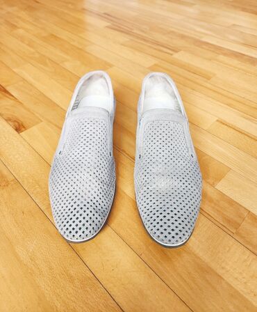 женские беговые кроссовки nike: Razmer 40