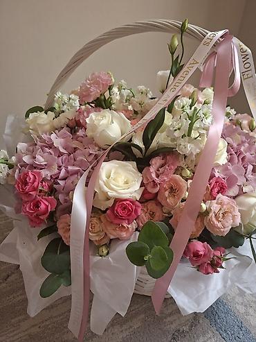 flowers: Пышная цветочная композиция в плетёной корзине. Состав и оформление — 3
