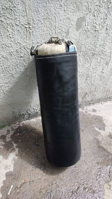 груша для тайского бокса: Продаю Боксёрскую Грушу, кожа, тяжёлая. в отличном состоянии . Цена