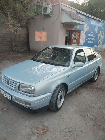 машина вента: Volkswagen Vento: 1996 г., 1.6 л, Механика, Бензин, Седан