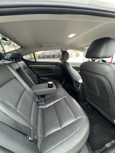 Hyundai: Hyundai Avante: 1.6 l | 2016 il Sedan — 14