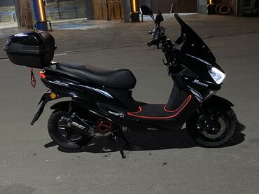 Скутеры: Макси-скутер Yamaha, 175 куб. см, Бензин — 2