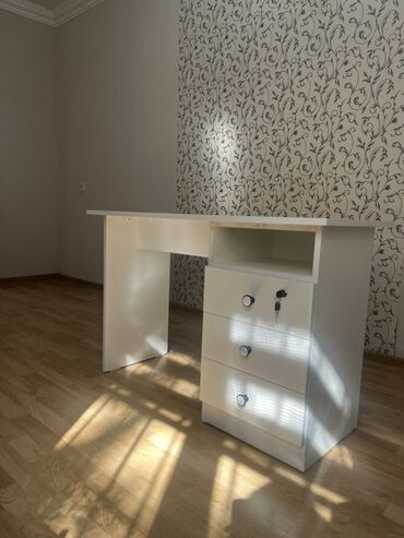 шкаф со столом: Нераскладной, Прямоугольный стол