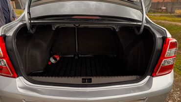 Chevrolet: Chevrolet Cobalt: 1.5 l | 2022 il 98000 km Sedan — 9