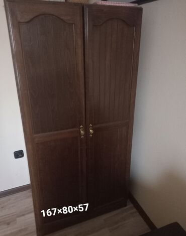 nameštaj m: Ovaj drveni ormar, dostupan u tri različite veličine, idealan je za