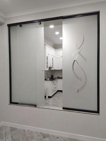 Душевые перегородки и ограждения: Душевая кабина, перегородка. душевая перегородка, закалённое стекло — 12