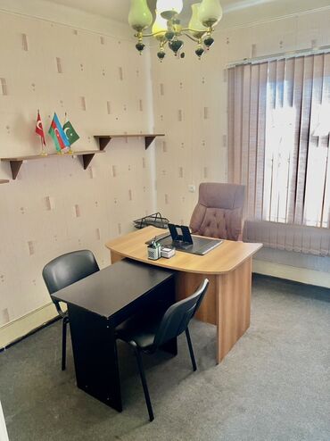 Ofislər: Ofis otağı – tam mebellə Təsvir: - İşıqlı, pəncərəli kabinet, dikey — 8