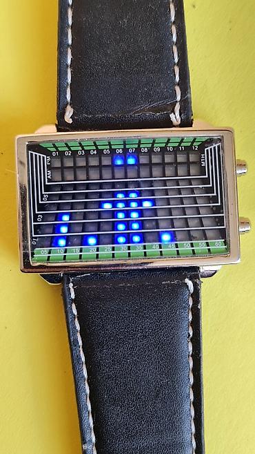 LED ručni sat sa pravougaonom kućištem i crnim kožnim kaišem - Ekran