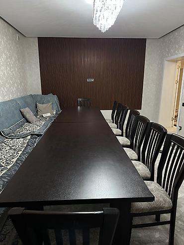 Мебель: Продам большой стол + 10 стульев Стол изготовлен из ЛДСП, цвет тёмный — 1