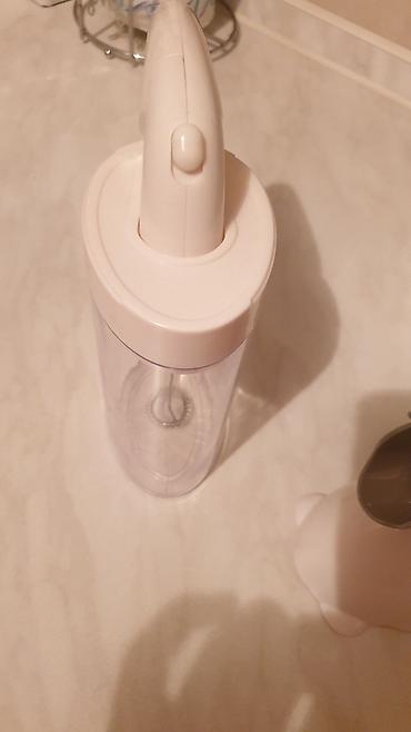 ikea lusteri i plafonjere: Mikser
Ispravan, sa dodatcima, mericom i drzacem. Radi na baterije — 3