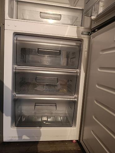 Другая бытовая техника: Холодильник двухкамерный KEG (серебристый, нижняя морозильная камера) — 7