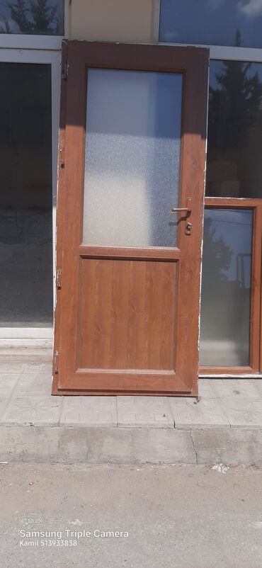 ev qapısı: Plastik qapı, İşlənmiş