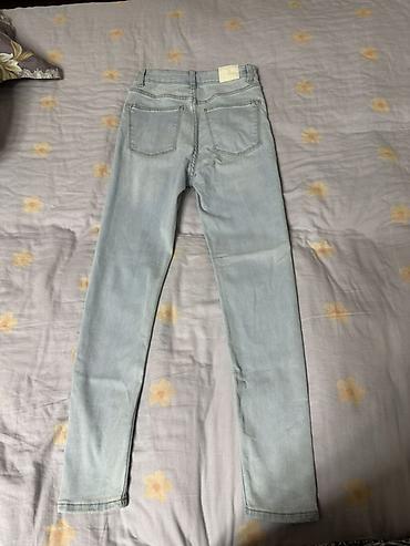 джинсы белые: Джинсы Bershka Denim - Модель: Super Skinny - Посадка: High Rise — 2